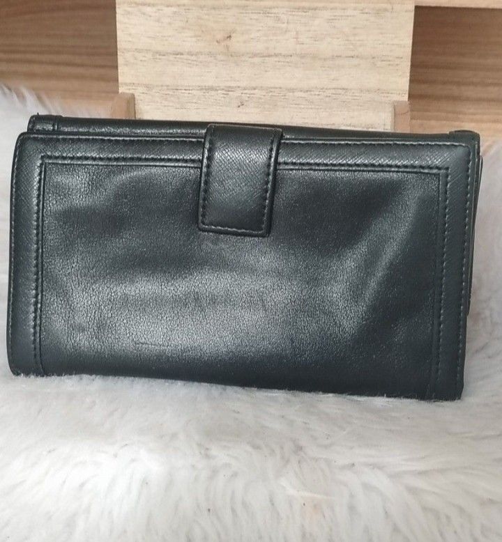 Salvatore Ferragamo (Category: Wallets & Card Holders) located in Minglanilla. Submitted by voxpopulivoxdei1287 (Listing ID 1463848020, Image 3). Description: Authentic 🔥🔥 Courier J&T.
