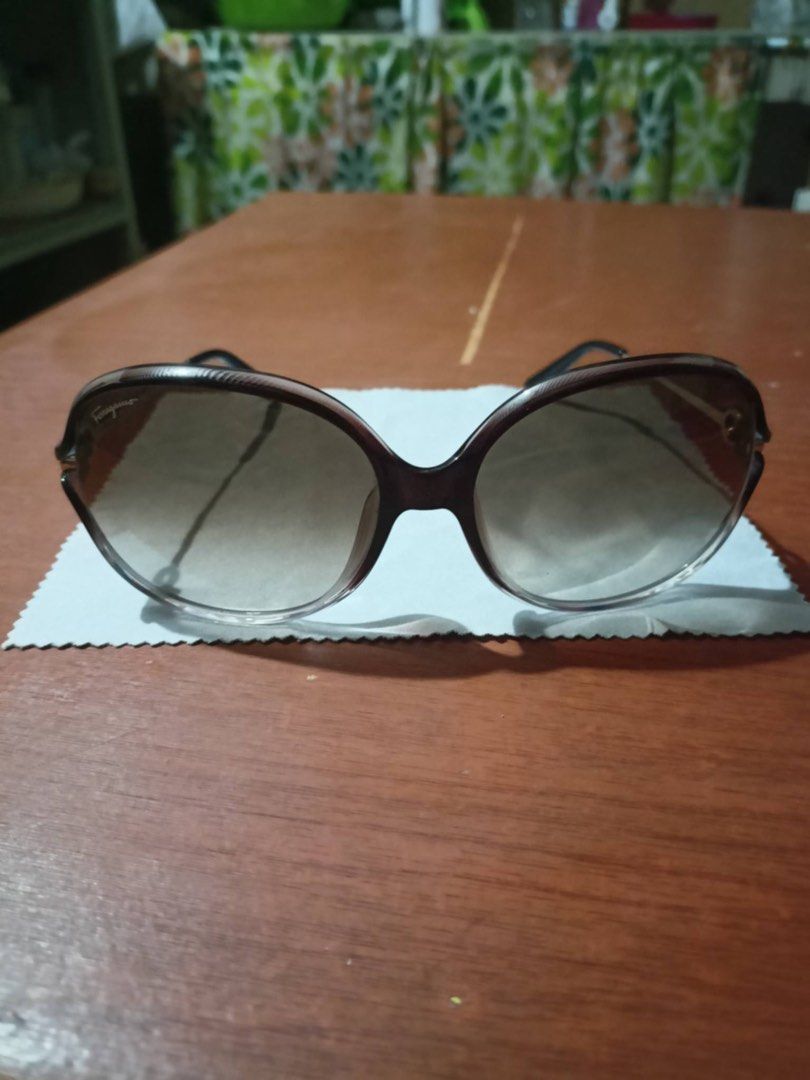 Salvatore Ferragamo Sunglasses (Category: Sunglasses & Eyewear) located in Manila. Submitted by shanaaa.collects (Listing ID 1463846439, Image 1). Description: - Authentic Salvatore Ferragamo sunglasses - Classic brown tortoiseshell oval frames - Gradient lenses for stylish sun protection - Elegant gold accents on the arms - Ideal for everyday wear - Comes with a complimentary cleaning cloth.