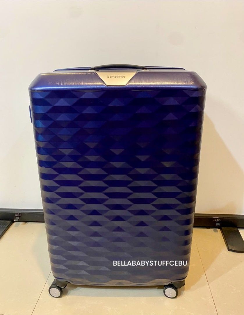 SAMSONITE POLYGON Spinner 75/28 - Blue (Category: Luggage) located in Cebu City. Submitted by bellababystuffcebu (Listing ID 1463794566, Image 2). Description: SAMSONITE POLYGON Spinner 75/28 - Blue Preloved in Very Good Condition SRP 19k Selling Low 4 wheel spinner TSA combination lock Weight 5 kg Dimensions (H x W x D) 49 x 34 x 75 cm Please see video for reference https://fb.watch/JPAHLCKStK/? EASY BRAKE™ SYSTEM by Hinomoto Japan with smooth d
