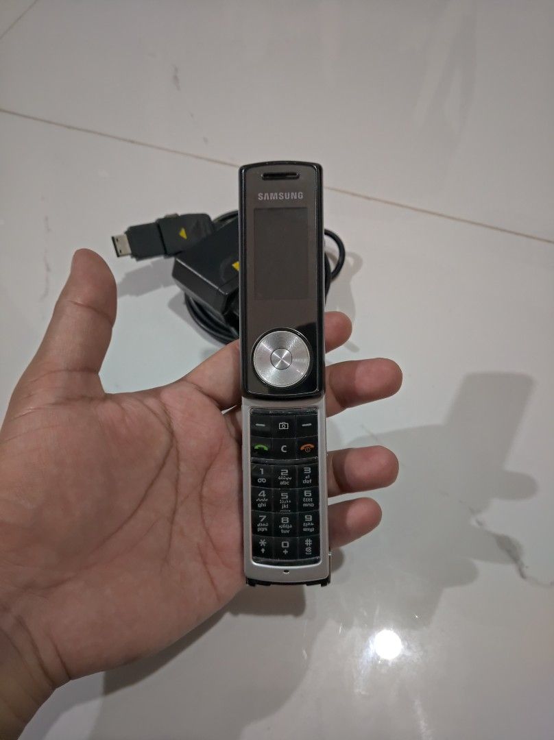 Samsung F210 (Black) (Category: Early Generation Mobile Phones) located in General Trias. Submitted by mervcorner (Listing ID 1463930491, Image 2). Description: Collectible Item!! Samsung SGH-F210 Swivel Phone One of the smallest phone that came in the market way back then. Ultra rare and very hard to find model. ISSUE: Dead battery, does not turn on Comes with original charger.. Selling as is where it is. For Display and Collection only. Pwede d