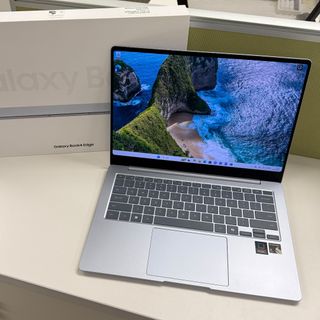 電腦LAPTOP (三星/APPLE) 收藏品 1
