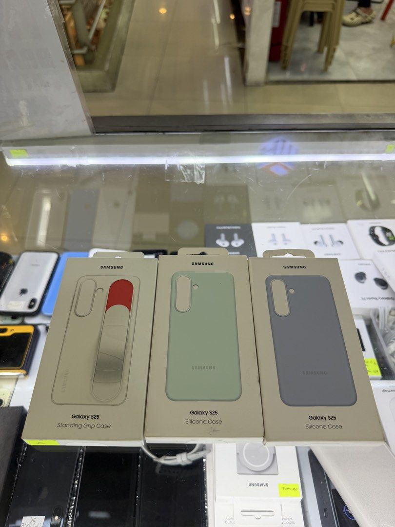 Samsung s25 original case 500-700 (Category: Cases & Sleeves) located in San Juan City. Submitted by mobileterritory2012 (Listing ID 1463760641, Image 1). Description: 500 silicone 700 grip Original Brandnew .