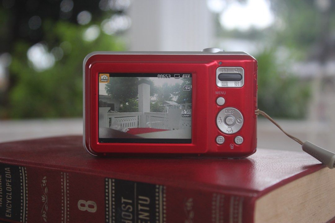 Samsung Zoom Lens 5x Digital Camera - Red (Category: Cameras) located in Miagao. Submitted by sumergidoallyssa (Listing ID 1463822973, Image 2). Description: - Red Samsung digital camera - 5x optical zoom lens - Only 653 photos taken (low usage!) - Comes with a wrist strap,battery,charger, and memory card - Ideal for casual photography and everyday use - Compact and easy to carry around.