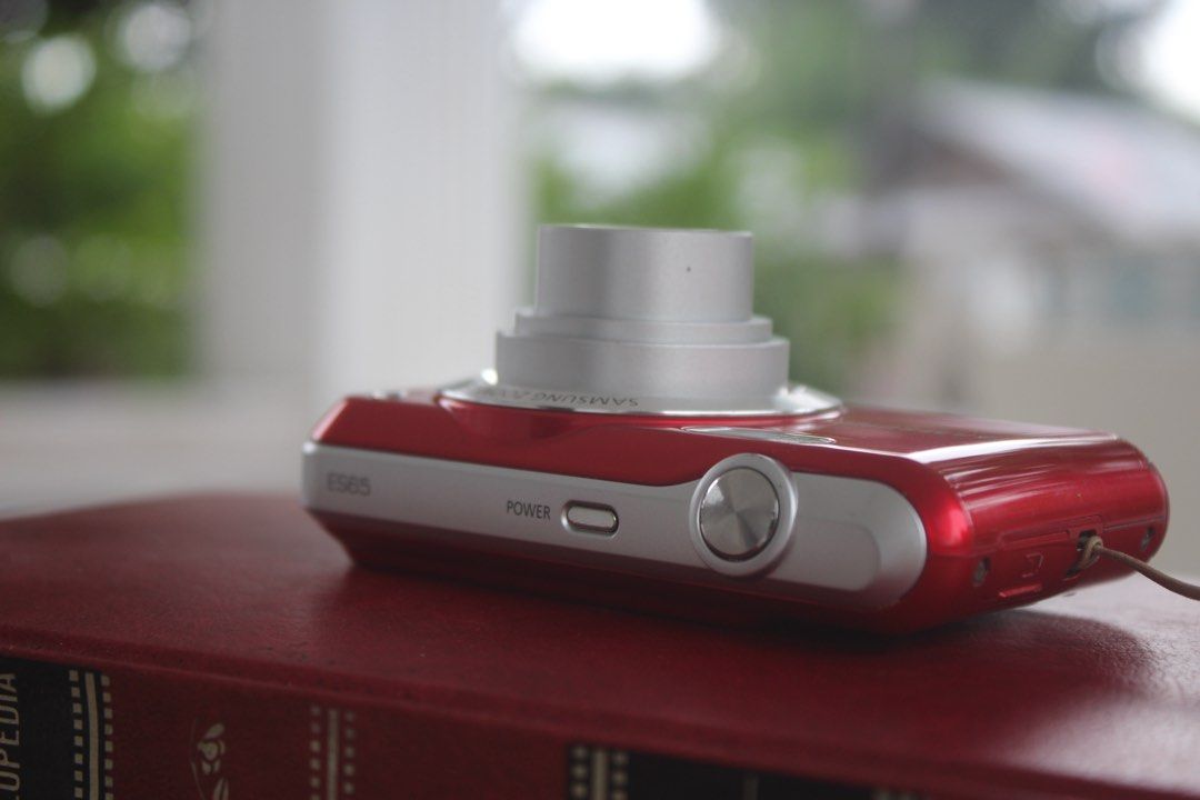 Samsung Zoom Lens 5x Digital Camera - Red (Category: Cameras) located in Miagao. Submitted by sumergidoallyssa (Listing ID 1463822973, Image 3). Description: - Red Samsung digital camera - 5x optical zoom lens - Only 653 photos taken (low usage!) - Comes with a wrist strap,battery,charger, and memory card - Ideal for casual photography and everyday use - Compact and easy to carry around.
