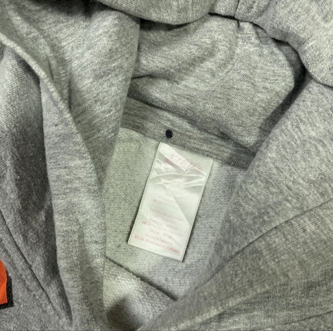San Fransisco Giants Hoodie (Category: Coats, Jackets and Outerwear) located in Bacoor. Submitted by nikkibellaa (Listing ID 1463887950, Image 3). Description: Small Length: 25 Width: 20 📍 Pasay.