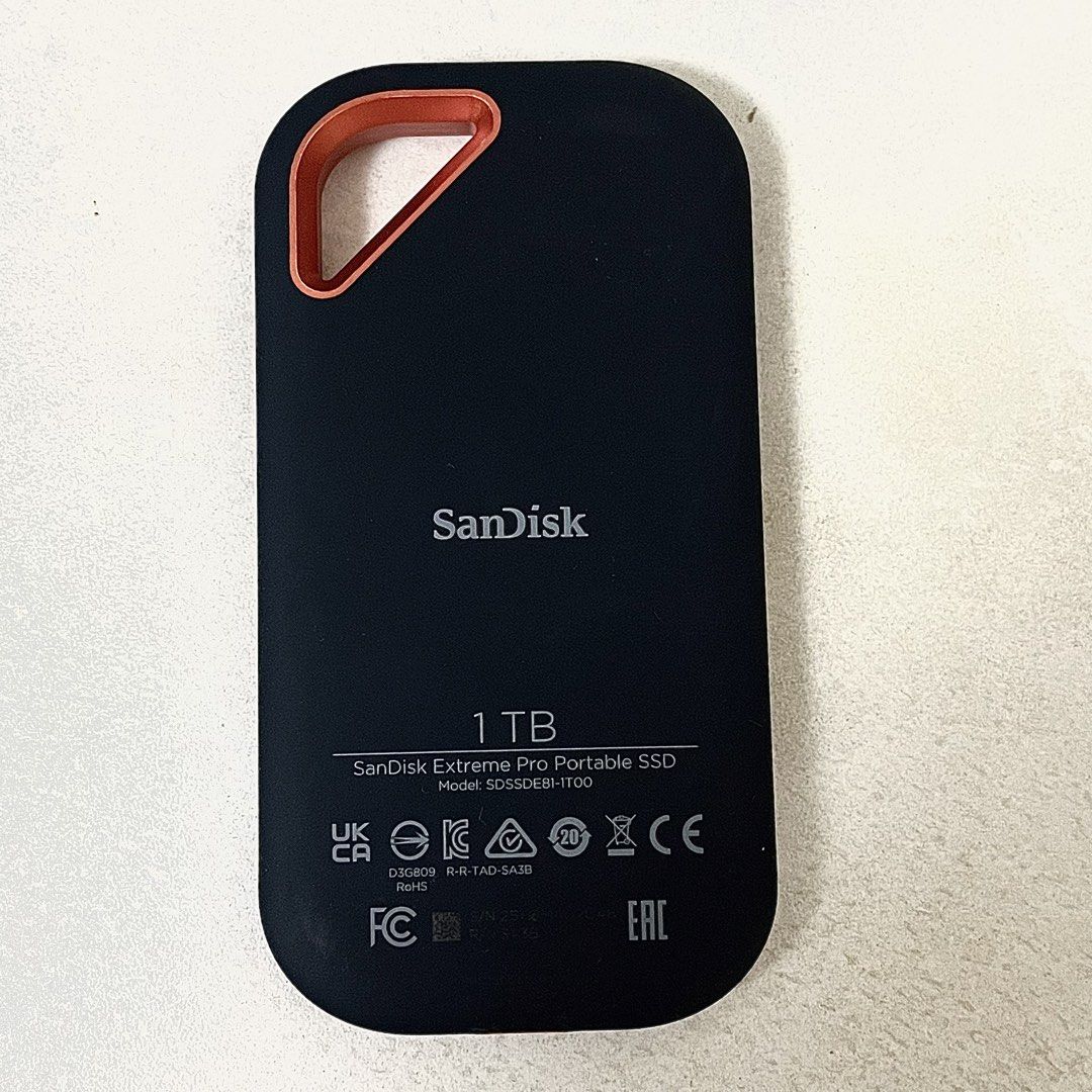 SanDisk Extreme Pro Portable SSD 1TB with Cable (Category: Hard Disks & Thumbdrives) located in Taguig. Submitted by yushiz (Listing ID 1463850921, Image 2). Description: wts lfb SanDisk Extreme Pro Portable SSD - 1TB Storage Capacity - Model: SDSSDE81-1T00 - cable included (type c to type c) - no packaging rfs: upgraded location: taguig city shipping via lalamove, grab, or j&t or meet up: market market only bank transfer payment only no more las