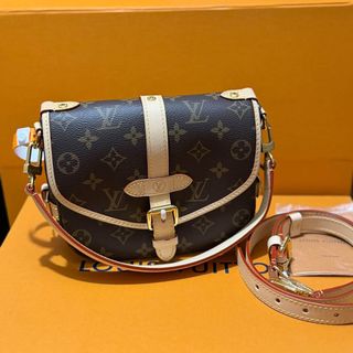 (Category: ) located in . Submitted by bagsandshoesmanymore (Listing ID 1463752763, Image 1). Description: .