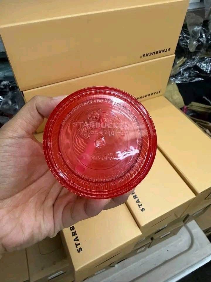 SB Strawberry Tumbler (Category: Water Bottles & Tumblers) located in Manila. Submitted by kassy_kai08 (Listing ID 1463744711, Image 3). Description: Starbuck Strawberry Tumbler With box and paper bag .