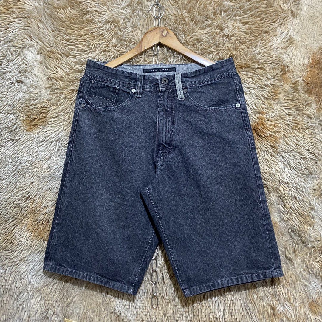 SEAN JOHN LONG JORTS (Category: Shorts) located in Butuan. Submitted by thriftingz143 (Listing ID 1463929239, Image 1). Description: excellent condition no issues, need wash only 9 or better color rate size 30-32 waistline .