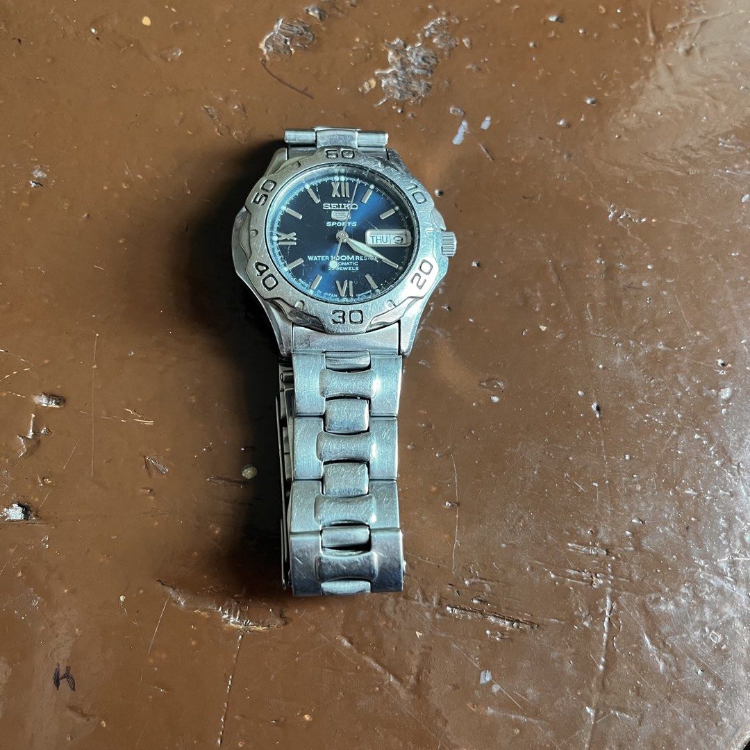 Seiko Sports Automatic Watch (Category: Men's Watches) located in Manila. Submitted by truedragon.57621e (Listing ID 1463835684, Image 3). Description: - Seiko Sports Automatic Watch - Striking blue dial with day and date display - Water resistant up to 10 bar - Durable stainless steel bracelet.