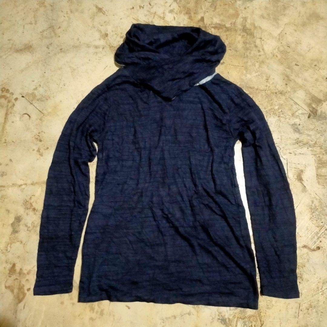 Semantic Design Long Sleeve Top (Category: Longsleeves) located in Zamboanga. Submitted by _oliverbmth (Listing ID 1463913243, Image 2). Description: - Dark navy long sleeve top - Built-in hood with grey marl lining - Subtle textured fabric - Versatile for layering or standalone wear - Brand: Semantic Design - Dimes 18x26.