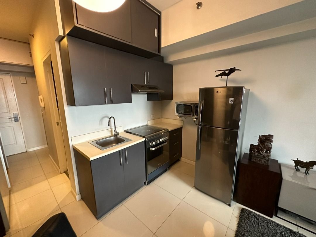 Senta Studio-type Furnished for RENT (Category: Apartments & Condos) located in Makati City. Submitted by lemontreerealestateinc. (Listing ID 1463820025, Image 2). Description: FOR RENT Senta Legazpi Village, Makati City Furnished studio-type condominium unit for rent at Senta with a 36 sqm floor area and 1 Parking Slot. This Furnished condo in Legazpi Village offers a comfortable and convenient lifestyle in a prime location near offices, shoppin