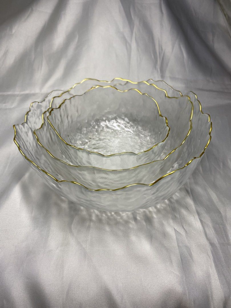 Set Gold Edged Bowl (Category: Dinnerware & Cutlery) located in Naic. Submitted by keithanfinds (Listing ID 1463777461, Image 1). Description: 📌 Naic Cavite .