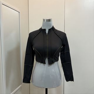 (Category: ) located in . Submitted by declutteredcloset_ (Listing ID 1463907189, Image 1). Description: .