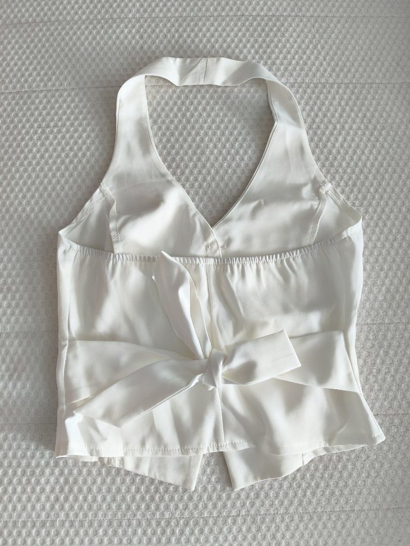 Shein White Top (Category: Others Tops) located in Manila. Submitted by smilefashion08 (Listing ID 1463758506, Image 2). Description: Fits XS-S.