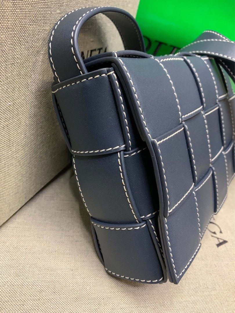 Shoulder Bag (Category: Cross-body Bags) located in Manila. Submitted by grandtree-aa68 (Listing ID 1463854471, Image 3). Description: .