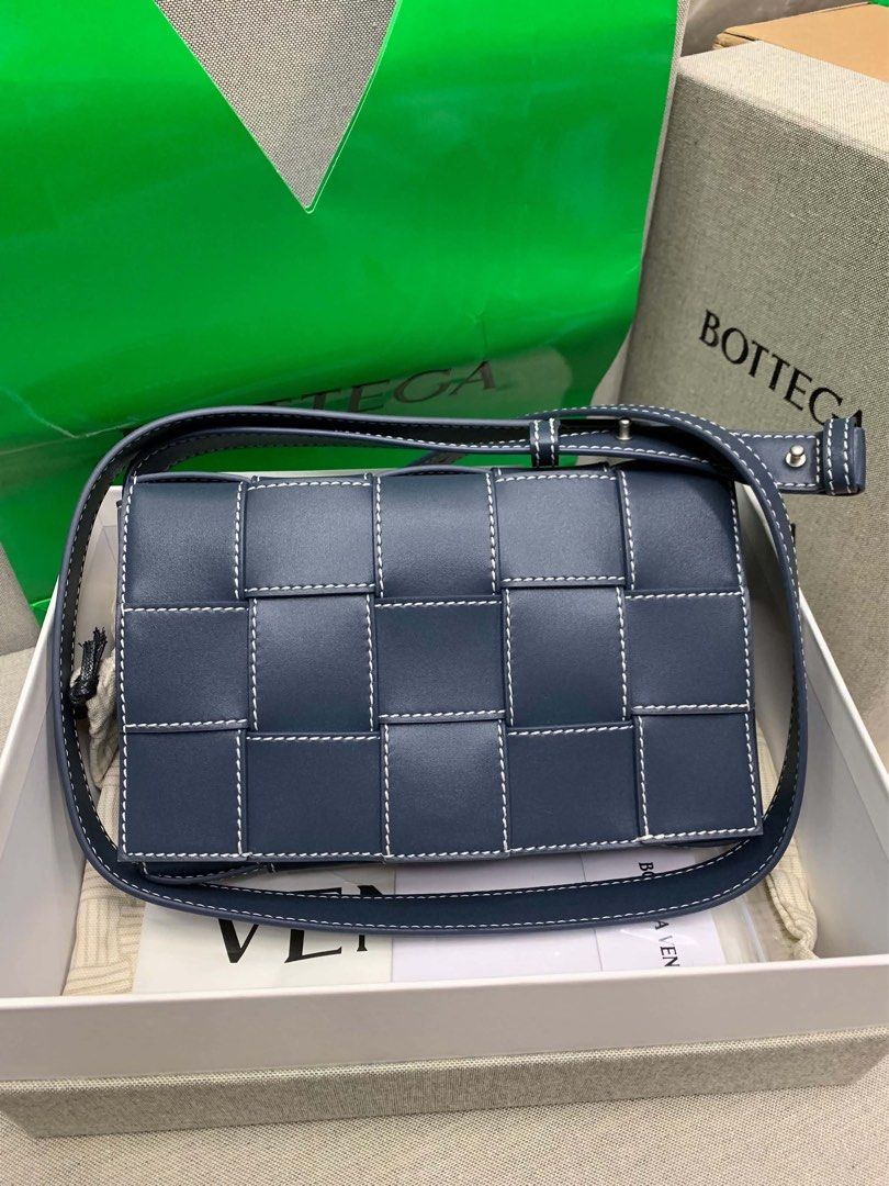 Shoulder Bag (Category: Cross-body Bags) located in Manila. Submitted by grandtree-aa68 (Listing ID 1463854471, Image 2). Description: .