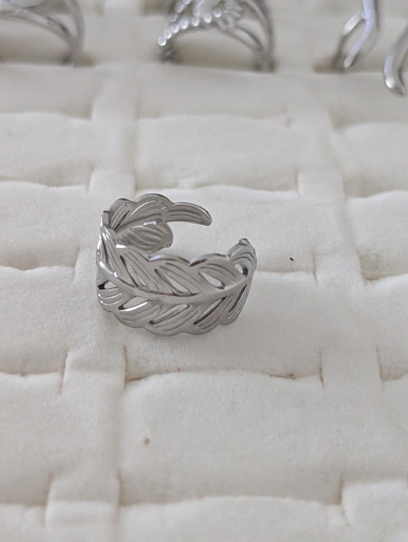 Silver Feather Leaf Adjustable Ring (Category: Rings) located in Singapore. Submitted by hana08 (Listing ID 1463841413, Image 3). Description: @$9.00 + $2.00 (postage) Stainless steel adjustable ITEM SOLD NOT EXCHANGEABLE AND NON REFUNDABLE..