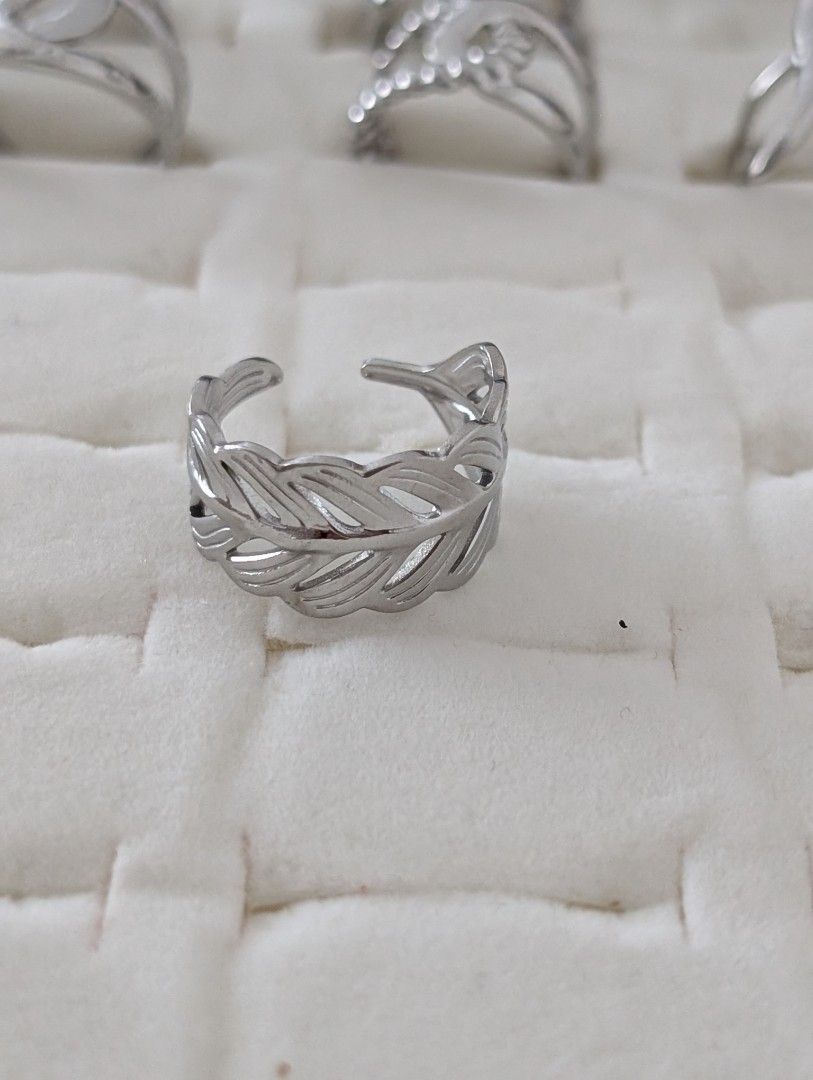 Silver Feather Leaf Adjustable Ring (Category: Rings) located in Singapore. Submitted by hana08 (Listing ID 1463841413, Image 1). Description: @$9.00 + $2.00 (postage) Stainless steel adjustable ITEM SOLD NOT EXCHANGEABLE AND NON REFUNDABLE..