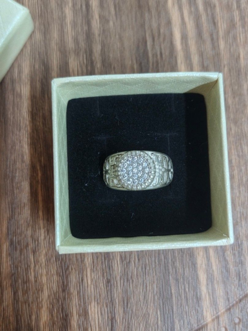 Silver Ring with Pave Set Stones (Category: Rings) located in Naga. Submitted by esteemed_shop (Listing ID 1463784008, Image 1). Description: - Elegant silver ring - Features numerous small, closely set stones - Textured design on the sides of the band - Approximately ring size 7 - Includes a small presentation box.