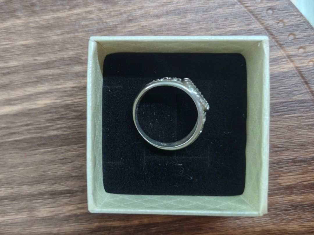 Silver Ring with Pave Set Stones (Category: Rings) located in Naga. Submitted by esteemed_shop (Listing ID 1463784008, Image 2). Description: - Elegant silver ring - Features numerous small, closely set stones - Textured design on the sides of the band - Approximately ring size 7 - Includes a small presentation box.