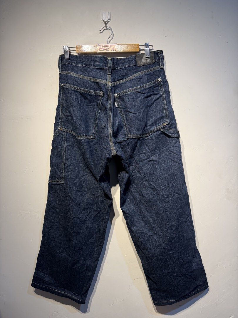 Silver Tab (Category: Jeans) located in Carmen. Submitted by thriftnichoii (Listing ID 1463839979, Image 1). Description: Silver Tab 30-31x37 9 hem 11 leg open.