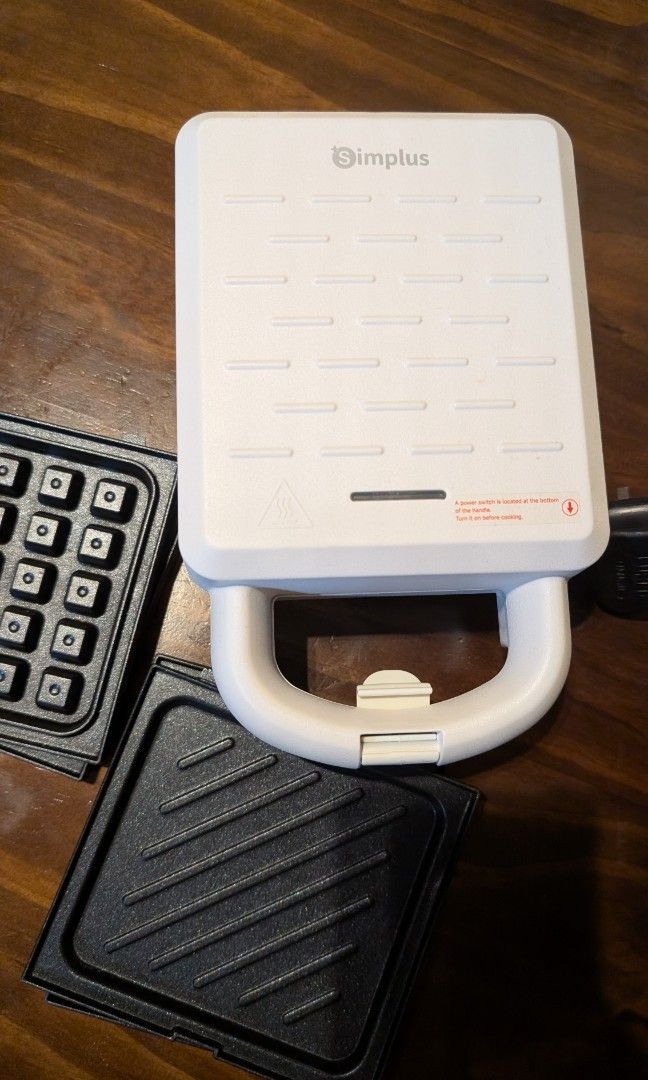 Simplus Sandwich Maker (Category: Other Kitchen Appliances) located in Singapore. Submitted by curioushead (Listing ID 1463759869, Image 1). Description: only used a few times. there are scratches on the waffle plates, but will still be included. the sandwich plates were never used before, only washed once..
