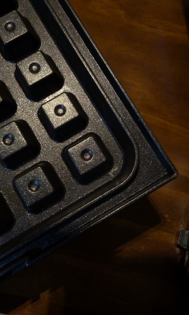 Simplus Sandwich Maker (Category: Other Kitchen Appliances) located in Singapore. Submitted by curioushead (Listing ID 1463759869, Image 3). Description: only used a few times. there are scratches on the waffle plates, but will still be included. the sandwich plates were never used before, only washed once..