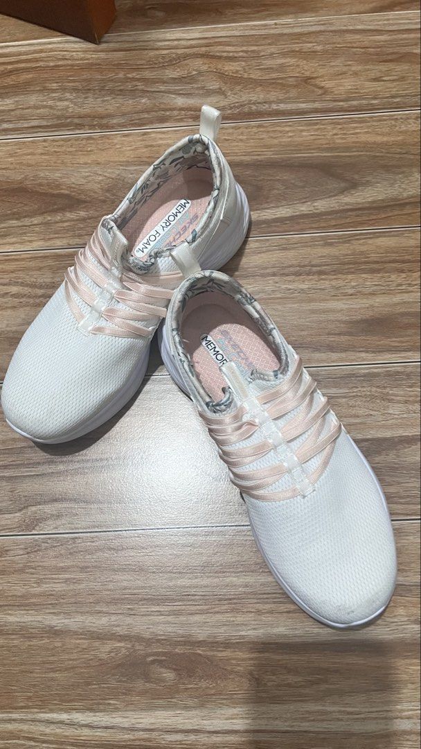 Skechers Memory Foam Rubber Shoes (Category: Sneakers) located in Quezon City. Submitted by flyingmommie (Listing ID 1463861795, Image 2). Description: .