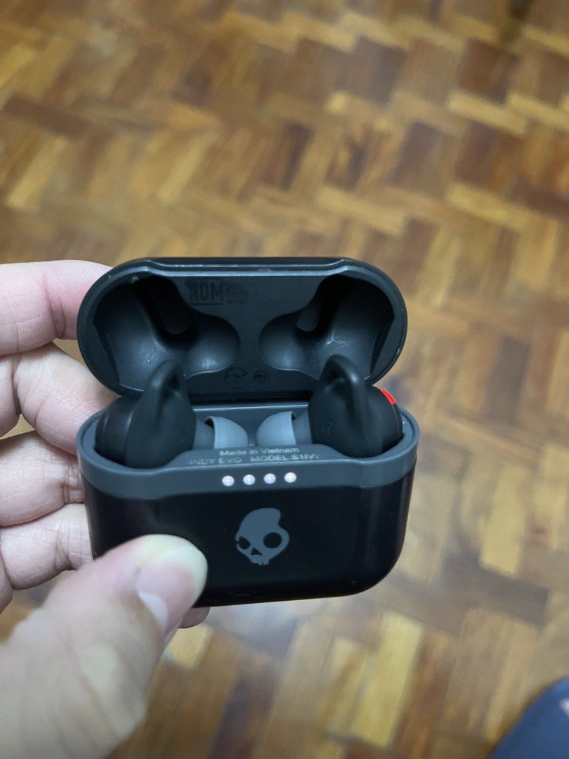 Skullcandy Indy Evo True Wireless Earbuds (Category: Earphones) located in San Juan City. Submitted by borgasm (Listing ID 1463868959, Image 2). Description: - Skullcandy Indy Evo True Wireless Earbuds - Includes charging case and user manual - Intuitive touch controls for music and calls - Water and sweat resistant for active use - Seamless Bluetooth connectivity - 30 hours battery life - Used but maintained - Box inclusions complete - Sanitized