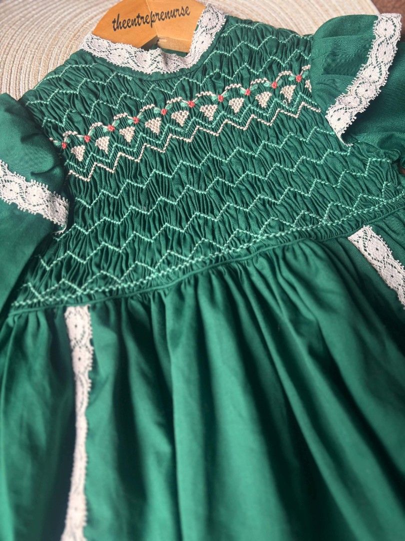 Smocked Dress Emerald Green 2t (Category: Babies & Kids Fashion) located in Quezon City. Submitted by theentreprenurse (Listing ID 1463897149, Image 3). Description: 𝘼𝙐𝙏𝙊 𝙋𝘼𝙎𝙎 𝙏𝙊 𝙇𝙊𝙒 𝘽𝘼𝙇𝙇𝙀𝙍𝙎 📣 ʙʀᴀɴᴅ: ꜱɪᴢᴇ: 2T ᴍᴏᴘ: ɢᴄᴀꜱʜ ❌️issue: Last photo parang scratch. may maliit na hole right side pero natakpan ng tupi nung dress. ꜱʜɪᴘᴘɪɴɢ 🛒 (NO RUSH. I'm a working momma :) ) ▪︎ꜰʟᴀꜱʜ ᴇxᴘʀᴇꜱꜱ | J&T ▪︎ʟᴀʟᴀᴍᴏᴠᴇ|ɢʀᴀʙ ~ 𝚃𝚑𝚎𝚜𝚎 𝚌𝚕𝚘𝚝𝚑�