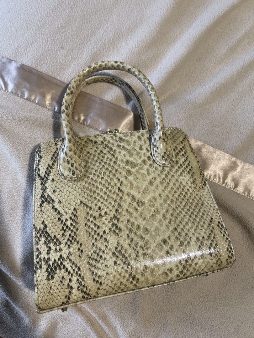 Snakeskin Print Top Handle Bag with Strap (Category: Luxury Bags & Wallets) located in Manila. Submitted by stargirl05 (Listing ID 1463829277, Image 3). Description: - Stylish snakeskin print top handle bag - Brand: Liz Claiborne - Detachable crossbody strap included - Elegant gold hardware details - Interior: 1 zip pocket, 1 slip pocket - Versatile for everyday wear or evening events.