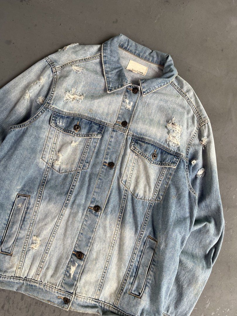 SNEAK PEEK DENIM JACKET (Category: Coats, Jackets and Outerwear) located in Quezon City. Submitted by kentstuff (Listing ID 1463834407, Image 2). Description: SNEAK PEEK Size L On Tag Shoulder-Hem : 28” Pit-Pit : 24” Condition: Excellent CR: 9.8/10 Flaws: yellow stain Needwash DISCLAIMER: This is a thrifted item. All brands, logos, and trademarks belong to their rightful owners. We’re here to rehome great pieces — no brand affiliation intended..