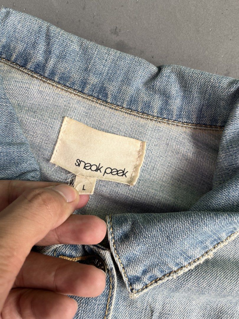 SNEAK PEEK DENIM JACKET (Category: Coats, Jackets and Outerwear) located in Quezon City. Submitted by kentstuff (Listing ID 1463834407, Image 3). Description: SNEAK PEEK Size L On Tag Shoulder-Hem : 28” Pit-Pit : 24” Condition: Excellent CR: 9.8/10 Flaws: yellow stain Needwash DISCLAIMER: This is a thrifted item. All brands, logos, and trademarks belong to their rightful owners. We’re here to rehome great pieces — no brand affiliation intended..