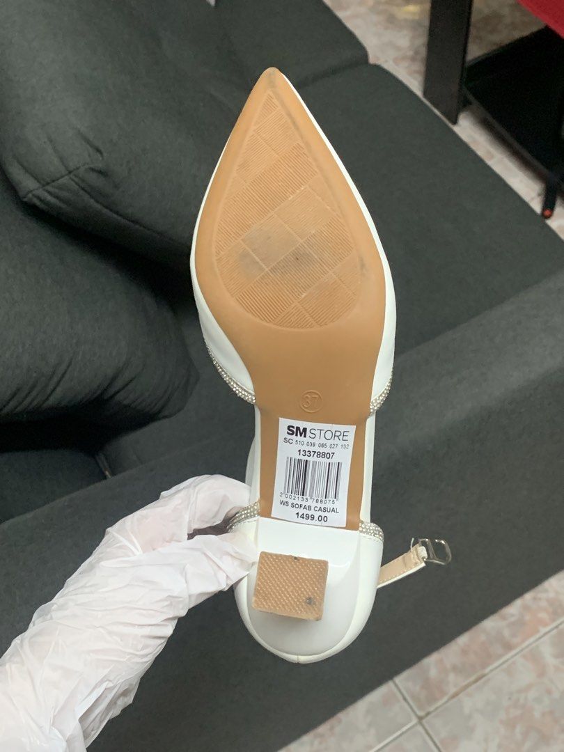 Sofab White Heels with Stones (Category: Heels) located in Quezon City. Submitted by c.diez16 (Listing ID 1463927681, Image 2). Description: • Brand: Sofab • Size: 8 • Original proce: 1,500 • Selling price: 900 Php • Only used once • RFS: Decluttering • Issue: Medyo yellowish na iyong ibang part ng stones dahil yata sa glue na ginamit para mag stick iyong stones. Medyo may konting stains lang din at some part. Pero in good condition pa siya 😊 .