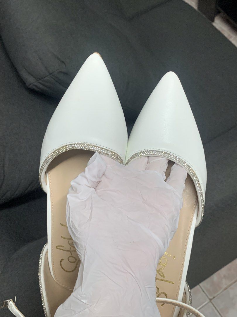 Sofab White Heels with Stones (Category: Heels) located in Quezon City. Submitted by c.diez16 (Listing ID 1463927681, Image 3). Description: • Brand: Sofab • Size: 8 • Original proce: 1,500 • Selling price: 900 Php • Only used once • RFS: Decluttering • Issue: Medyo yellowish na iyong ibang part ng stones dahil yata sa glue na ginamit para mag stick iyong stones. Medyo may konting stains lang din at some part. Pero in good condition pa siya 😊 .