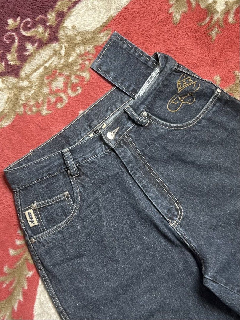 Sohk (Category: Shorts) located in Manila. Submitted by classicthrift_ph (Listing ID 1463888277, Image 3). Description: SCHOOL OF HARD KNOCKS R7 DENIM✨ 📍DIMENSION! •WIDTH: 34 •LENGTH: 24 •LEG O: 13.5 ISSUE: NONE.