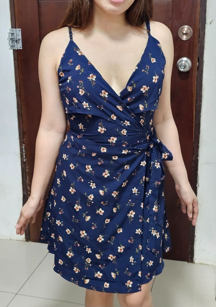 Something Borrowed Floral dress (Category: Dresses) located in Los Banos. Submitted by itsmecathey (Listing ID 1463904623, Image 2). Description: Bought it sa Zalora, di ko nagamit kasi masikip saken noon. Orig price nasa 700+.