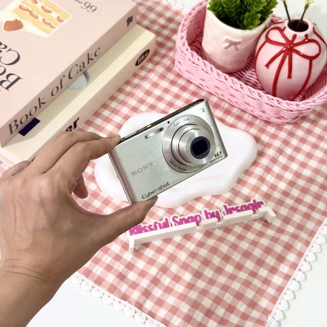 Sony Cyber-shot W320 Digital Camera - Silver (Category: Cameras) located in Manila. Submitted by decluttered_by.kisses (Listing ID 1463805279, Image 3). Description: Model: S♡ny Cybershot W320 ♡₊˚ - best seller! price: [🔖₱6,499 + SF 📦] ╰┈➤ comment “mine” 🛒 IG: blissful.snap FB Page: Blissful Snap Tiktok: blissful.snap 🌸 𝗱𝗲𝘁𝗮𝗶𝗹𝘀: 📸 – Key Features • 14.1MP CCD Sensor • 4x Optical Zoom • 26mm Wide-Angle Lens • SteadyShot Image Stabilizat