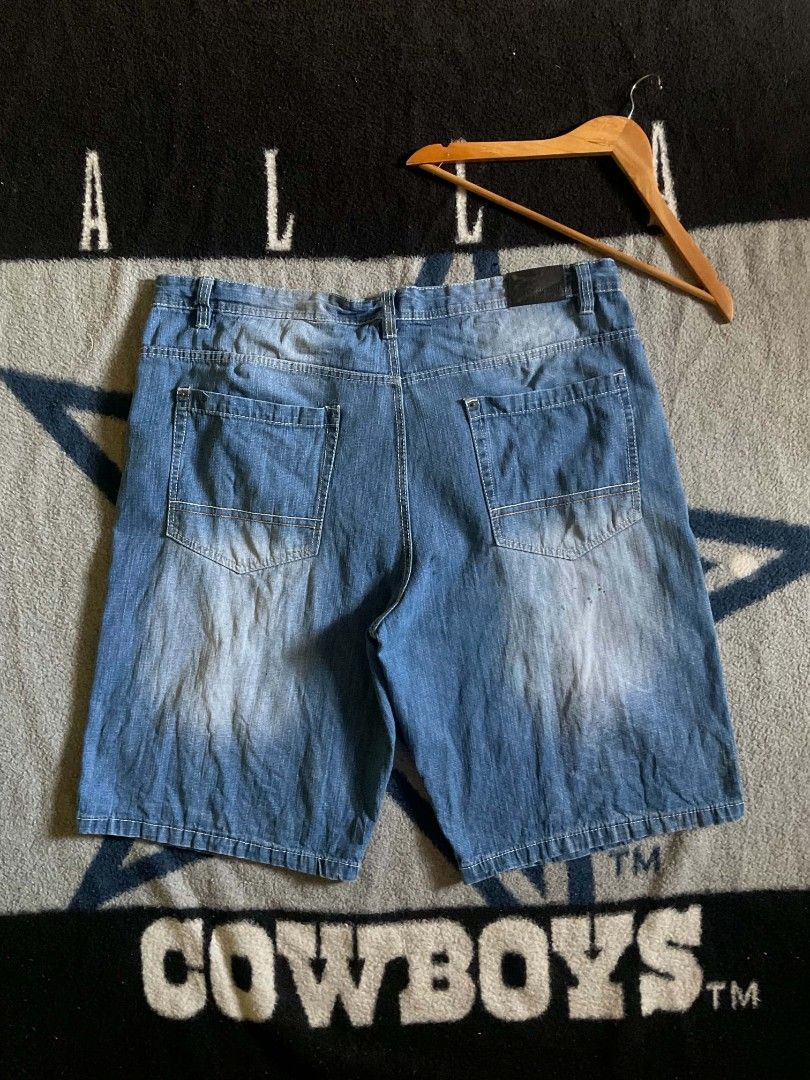 Southpole JORTS (Category: Shorts) located in San Pedro. Submitted by vinasjohna38754 (Listing ID 1463880576, Image 1). Description: - Classic blue wash denim shorts - Comfortable fit with drawstring waist - Two back pockets with stitching detail - Ideal for casual wear and everyday use - Easily pairs with t-shirts or hoodies.