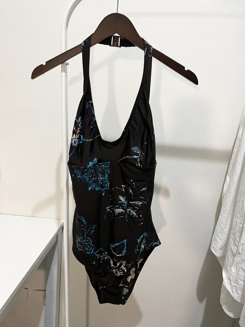SPEEDO one piece swimsuit (6,000+) (Category: Bikinis & Swimsuits) located in Quezon City. Submitted by styleandcomfort (Listing ID 1463806420, Image 1). Description: Speedo price ranges from 5,000-6,000 SUPER GOOD DEAL! Never used Message me for inquiries 😊.