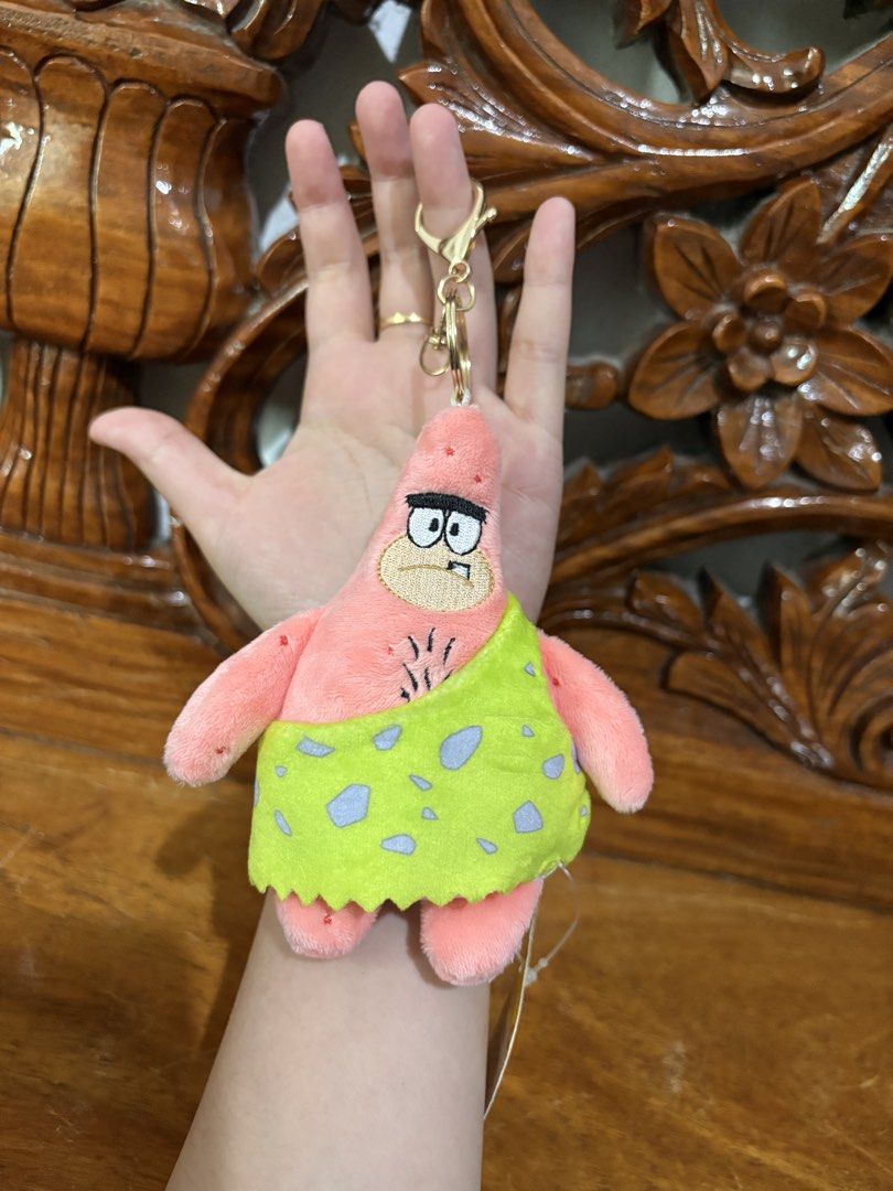 SpongeBob SquarePants Patrick Star Plush Keychain (Category: Plushies & Soft Toys) located in Quezon City. Submitted by rxyel (Listing ID 1463804374, Image 3). Description: - Adorable Patrick Star plush keychain - Features Patrick in his classic caveman outfit - Comes with original tags attached - Ideal collectible for SpongeBob SquarePants fans - Perfect for attaching to bags, keys, or backpacks - Adds a fun touch to your everyday items.