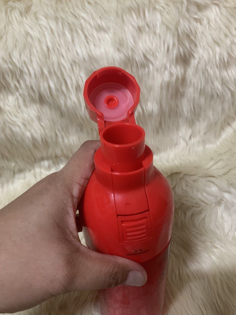 Starbucks Red Water Bottle Flip top (Category: Water Bottles & Tumblers) located in Las Pinas. Submitted by erd17declutters (Listing ID 1463904604, Image 3). Description: This is not brand new, used only for a couple of times. 📍 Las Pinas City 💵 Union Digital Bank 🚢 Lalamove or LBC (fro super fragile items).