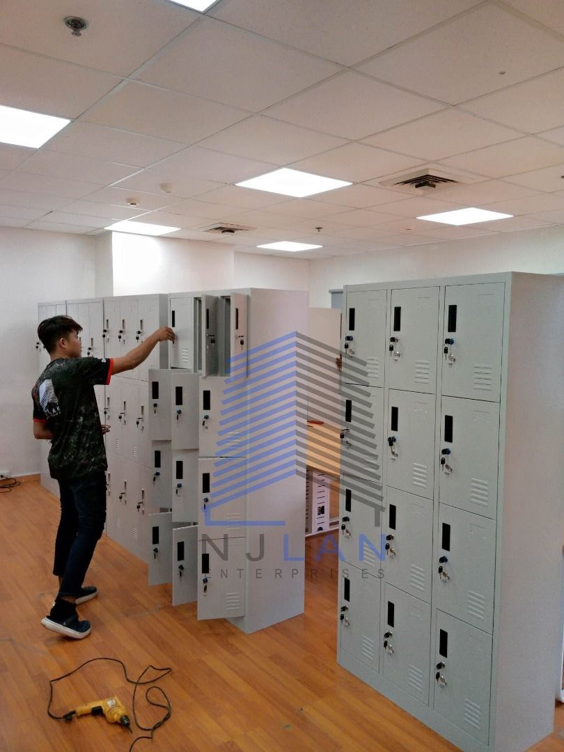 STEEL LOCKERS (Category: Office Furniture & Fixtures) located in Caloocan City. Submitted by boldwind_7b70cf (Listing ID 1463820998, Image 1). Description: STEEEL 12 DOORS.