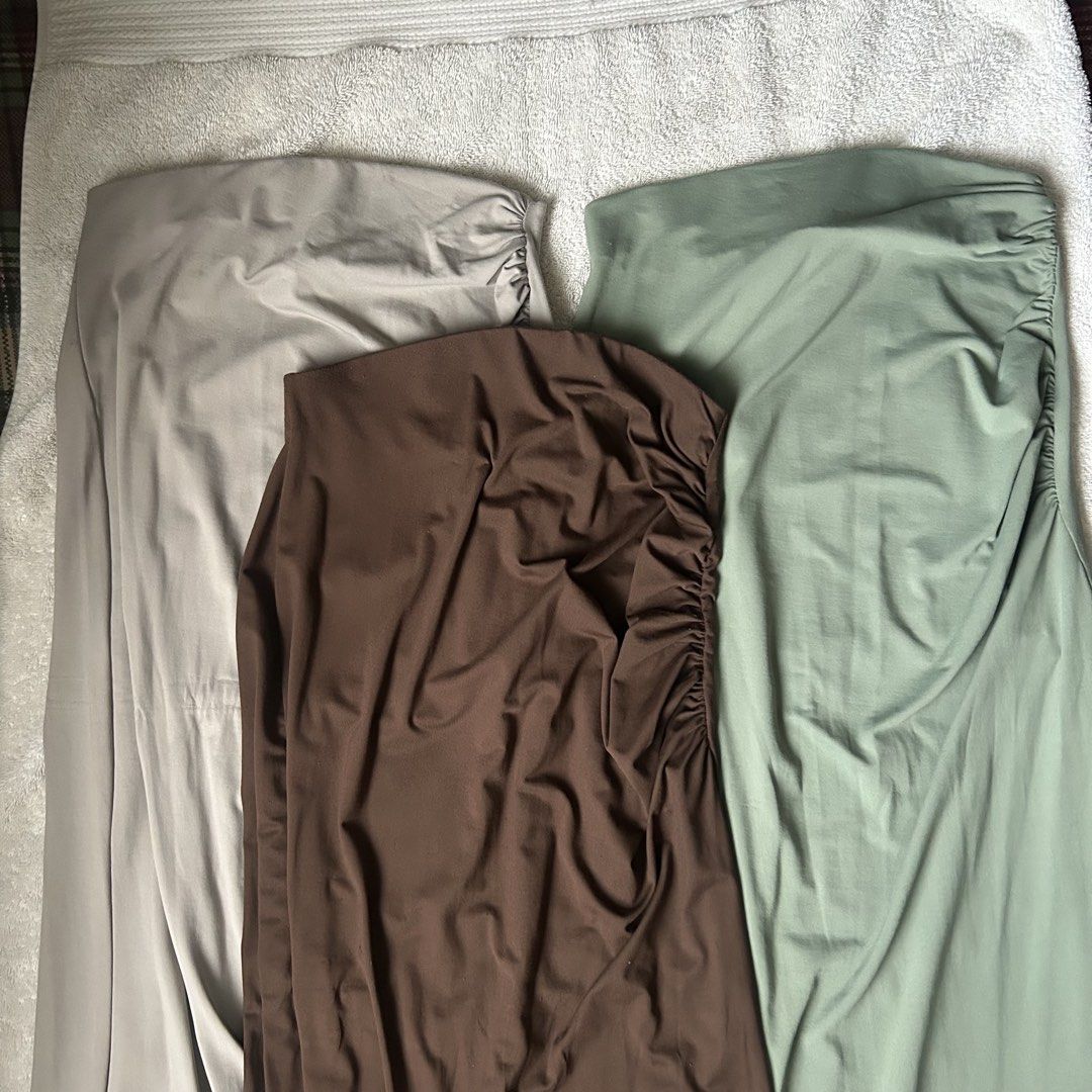 Stradivarius Maxi Skirt Bundle (Category: Skirts) located in San Juan City. Submitted by e_declutters2019 (Listing ID 1463797058, Image 1). Description: Take as a bundle - all 3 for 1000 Body con fit Size XS on tag - size 24-25 Has a slit.