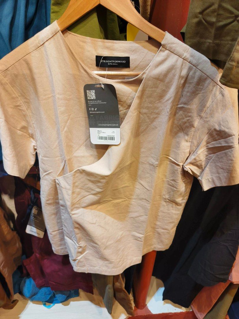 STRAIGHTFORWARD shirt (Category: Tshirts & Polo Shirts ) located in Manila. Submitted by chocolatesundaeee (Listing ID 1463850470, Image 1). Description: Rfs: wrong size Bilihin niyo na babalik ksi ako para sa tamang size na salamat.