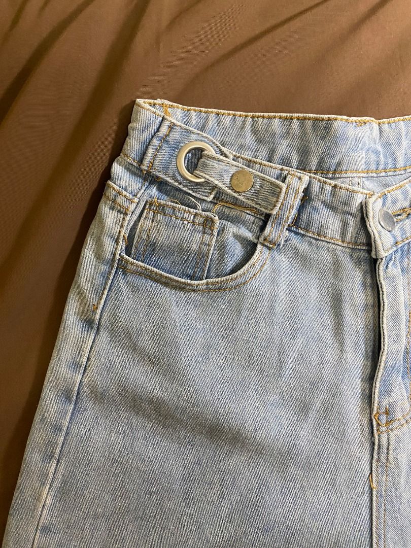 Straight-Leg Adjustable Waist Jeans (Category: Jeans) located in San Pablo. Submitted by kisha_santonia (Listing ID 1463868256, Image 2). Description: - Light wash denim jeans - Unique ring detail at the waistband - Classic straight leg cut - Ideal for everyday casual wear - Measurements: Waist 13 inches, Inseam 27 inches - Please verify measurements before buying.