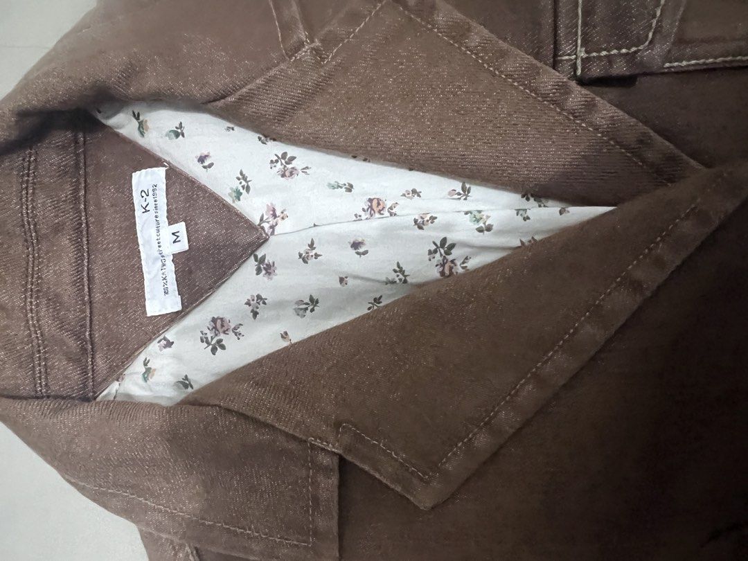 Structured Brown Jacket with Floral Inner Lining (Category: Coats, Jackets and Outerwear) located in Caloocan City. Submitted by guaconerva97479 (Listing ID 1463806875, Image 3). Description: - Brand: K-2 - Type: Brown Utility Jacket - Size: Medium (M) - Features: Cool floral print lining, multiple front pockets, button closure.