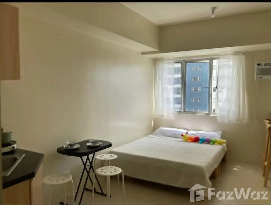 Studio Condo for rent at Avida Sola Tower 2 (Category: Apartments & Condos) located in Makati City. Submitted by propertyproph (Listing ID 1463817867, Image 1). Description: 🏙️ Studio Condo for Lease – Avida Sola Tower 2 ✨ Semi-furnished studio in Vertis North, offering convenient access to major malls, transport hubs, schools, and business districts. 📍 Avida Towers Sola – Tower 2, Vertis North, Quezon City 💰 ₱18,000/month 📐 20 sqm 🛏️ Studio