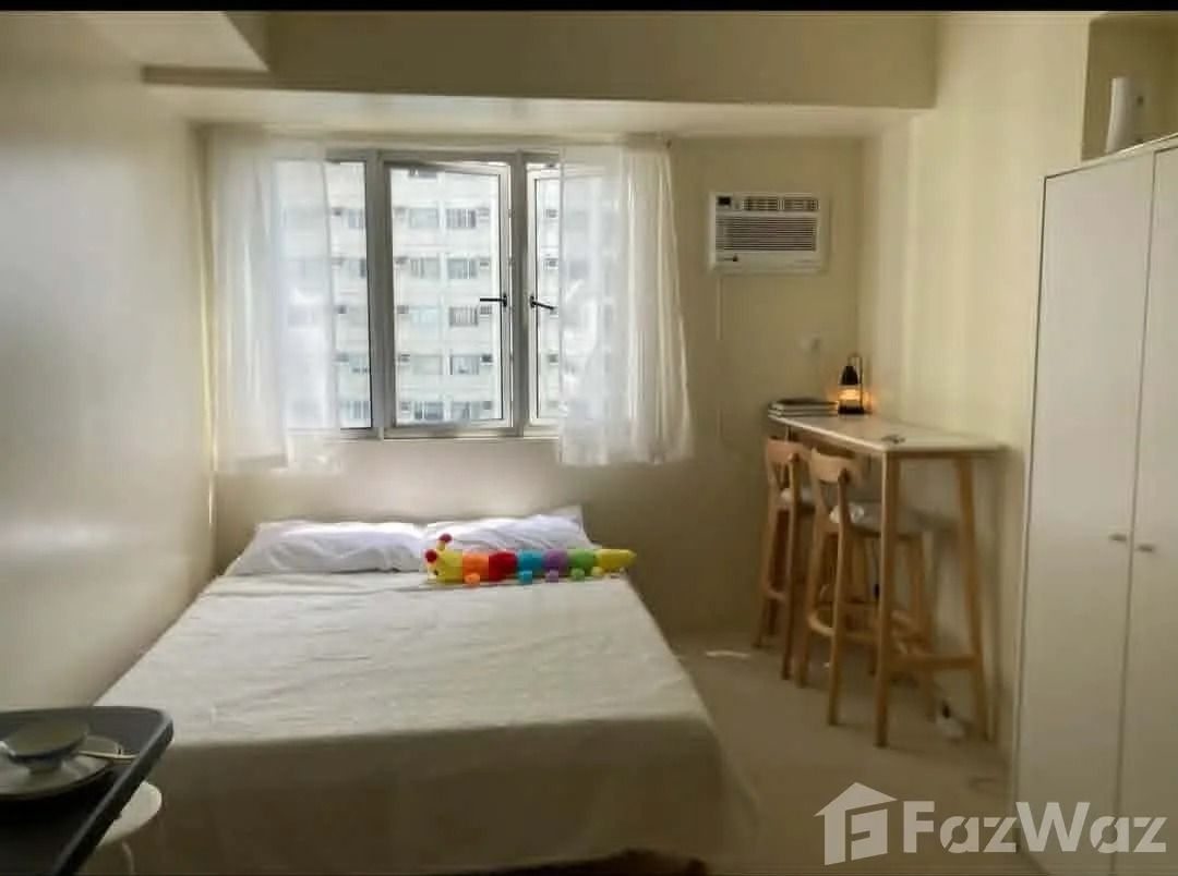 Studio Condo for rent at Avida Sola Tower 2 (Category: Apartments & Condos) located in Makati City. Submitted by propertyproph (Listing ID 1463817867, Image 2). Description: 🏙️ Studio Condo for Lease – Avida Sola Tower 2 ✨ Semi-furnished studio in Vertis North, offering convenient access to major malls, transport hubs, schools, and business districts. 📍 Avida Towers Sola – Tower 2, Vertis North, Quezon City 💰 ₱18,000/month 📐 20 sqm 🛏️ Studio